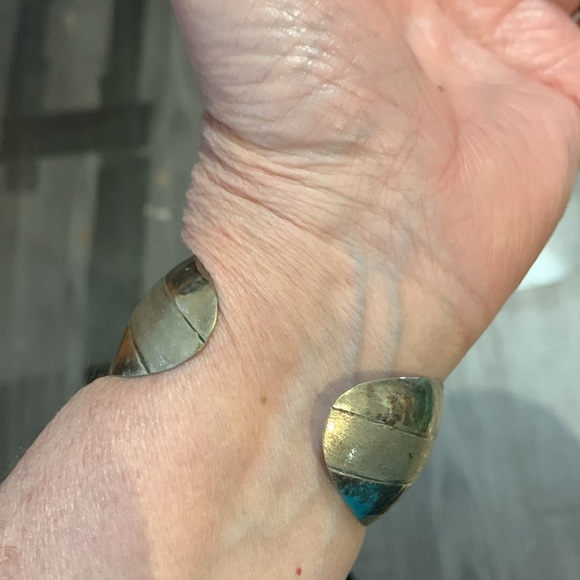 Cuff bracelet* - Picture 4 of 6